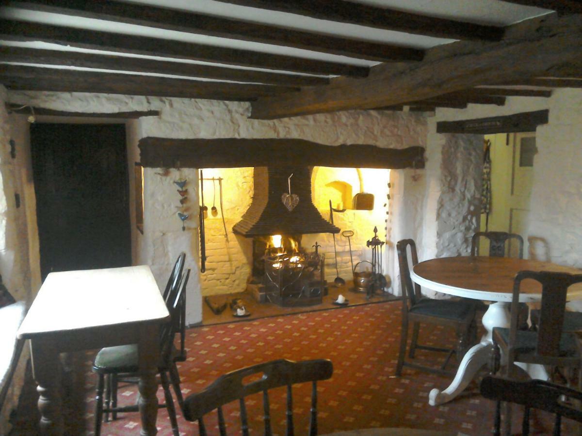 The Crown Inn Alvediston Dış mekan fotoğraf