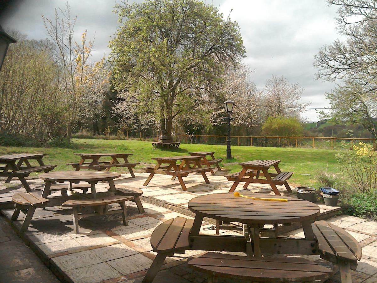 The Crown Inn Alvediston Dış mekan fotoğraf