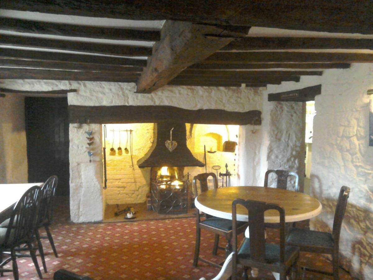 The Crown Inn Alvediston Dış mekan fotoğraf