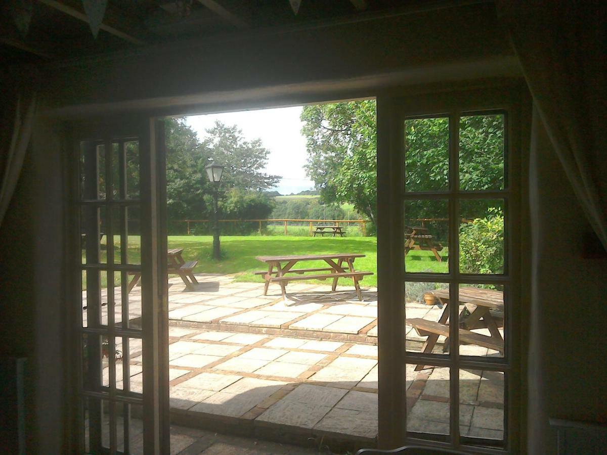 The Crown Inn Alvediston Dış mekan fotoğraf