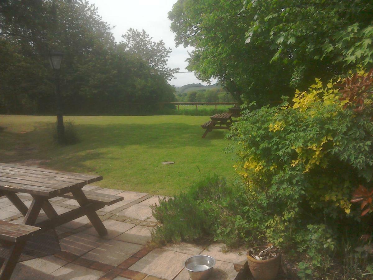 The Crown Inn Alvediston Dış mekan fotoğraf