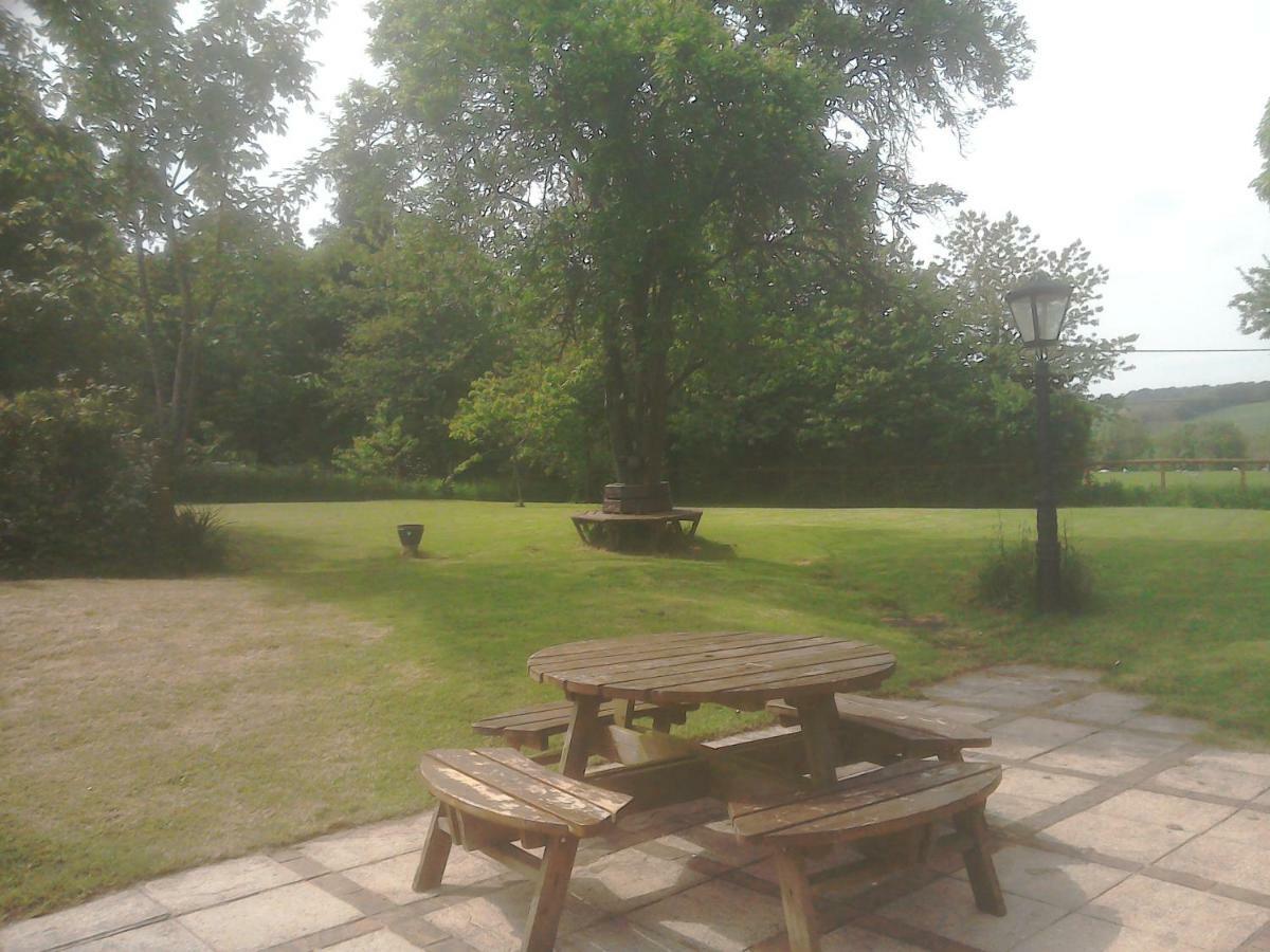 The Crown Inn Alvediston Dış mekan fotoğraf